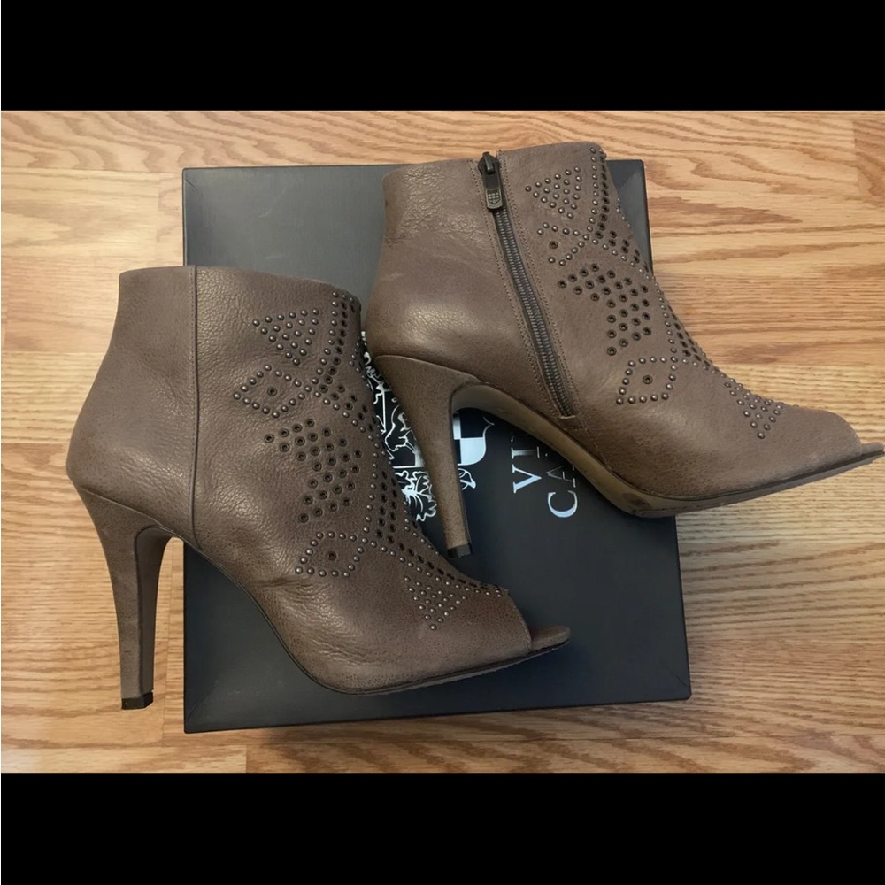 BRAND NEW W ORIGINAL BOX VINCE CAMUTO KANSTER SMOKE TAUPE VINTAGE GOAT SIZE 9.5